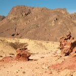 טיולי שכולו תצורות סלע במגוון צבעים וצורות בהר אמיר